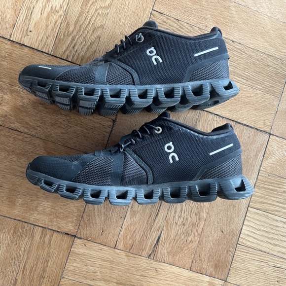 ON Cloud 5 running shoes women's black 9.5 - Picture 2 of 6